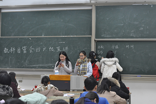 1204四六级宣讲1710李琴8.jpg 1204四六级宣讲1710李琴8.jpg