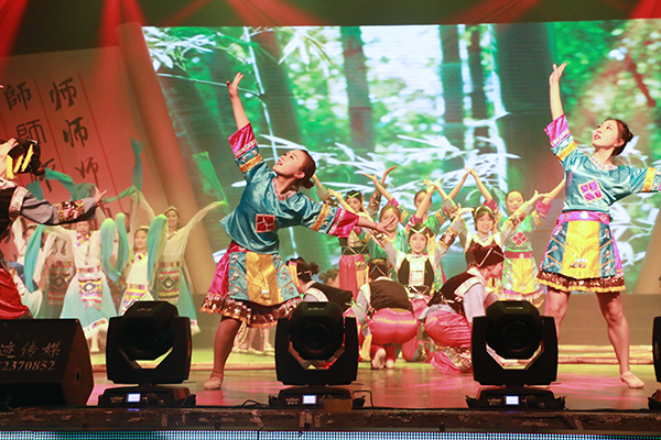 图为《竹林深处》演出现场   记者  丁铭晔   摄1.jpg 图为《竹林深处》演出现场   记者  丁铭晔   摄1.jpg