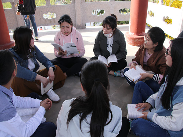 图为“品味书香”环节,刘悦 摄_副本.jpg 图为“品味书香”环节,刘悦 摄_副本.jpg