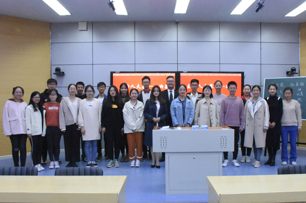 10.29主持人挑战大赛决赛  张乐摄.jpg