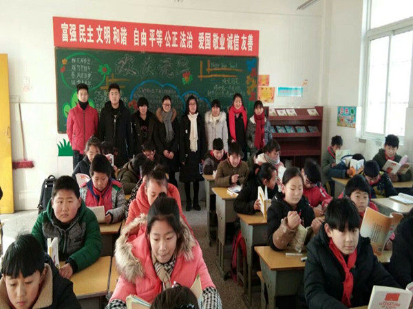 图为“同学们在乡村实习留念” 张乐摄_副本.jpg 图为“同学们在乡村实习留念” 张乐摄_副本.jpg