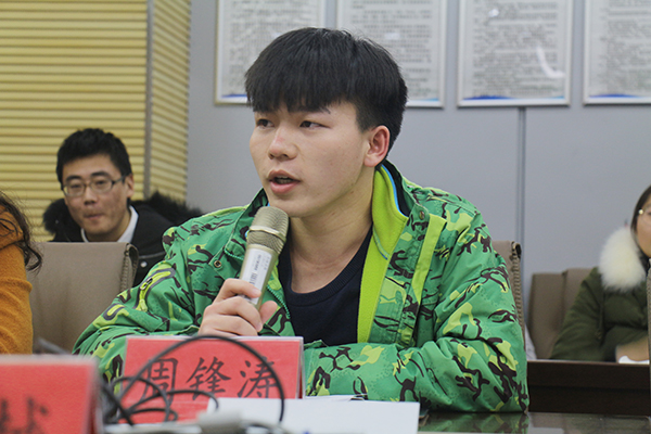 学生会开会 5.jpg 学生会开会 5.jpg