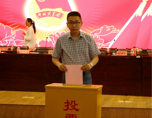 2017年6月1号教科院换届大会  张舒婷6_meitu_5.jpg