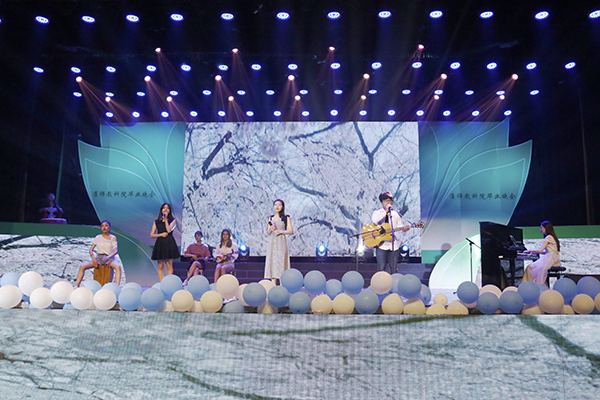 6月20日 毕业晚会 张舒婷  (21).jpg