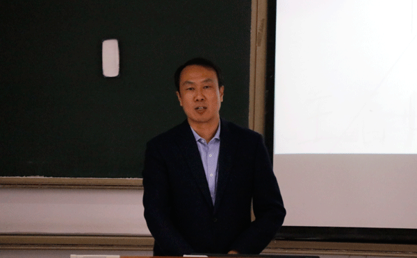 摄影部1802班俞梦琴(2).gif 摄影部1802班俞梦琴(2).gif