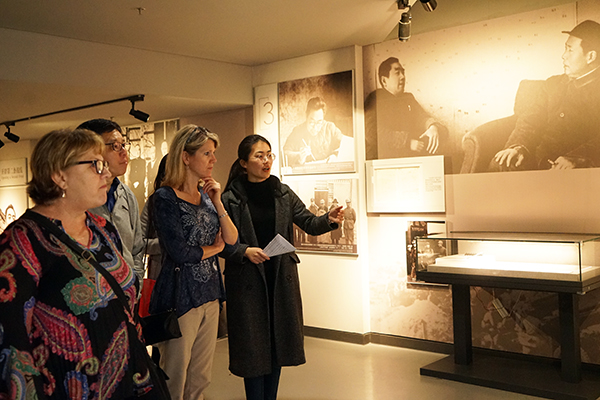 2018年3月15外教参观周恩来纪念馆 陈希越  (5).jpg 2018年3月15外教参观周恩来纪念馆 陈希越  (5).jpg