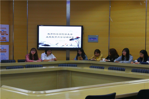 各主任、副主任进行思想交流.jpg 各主任、副主任进行思想交流.jpg