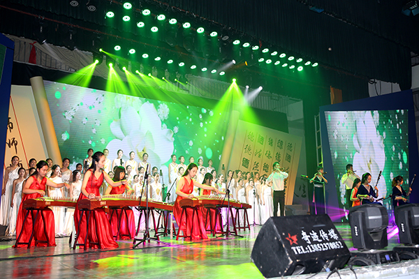 图为《茉莉花》演出现场 记者  古月 摄1.jpg 图为《茉莉花》演出现场 记者  古月 摄1.jpg
